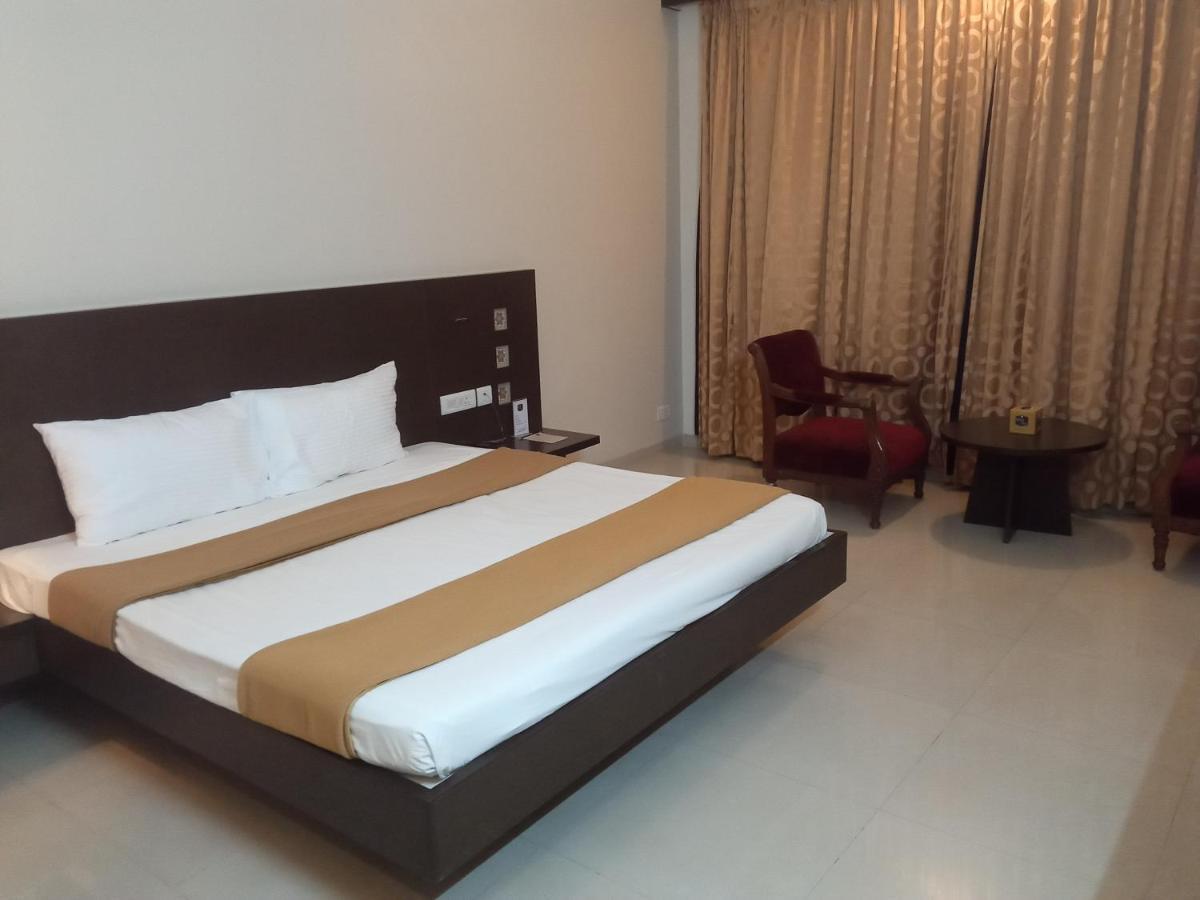 Rns One Hotel Subrahmanya ภายนอก รูปภาพ