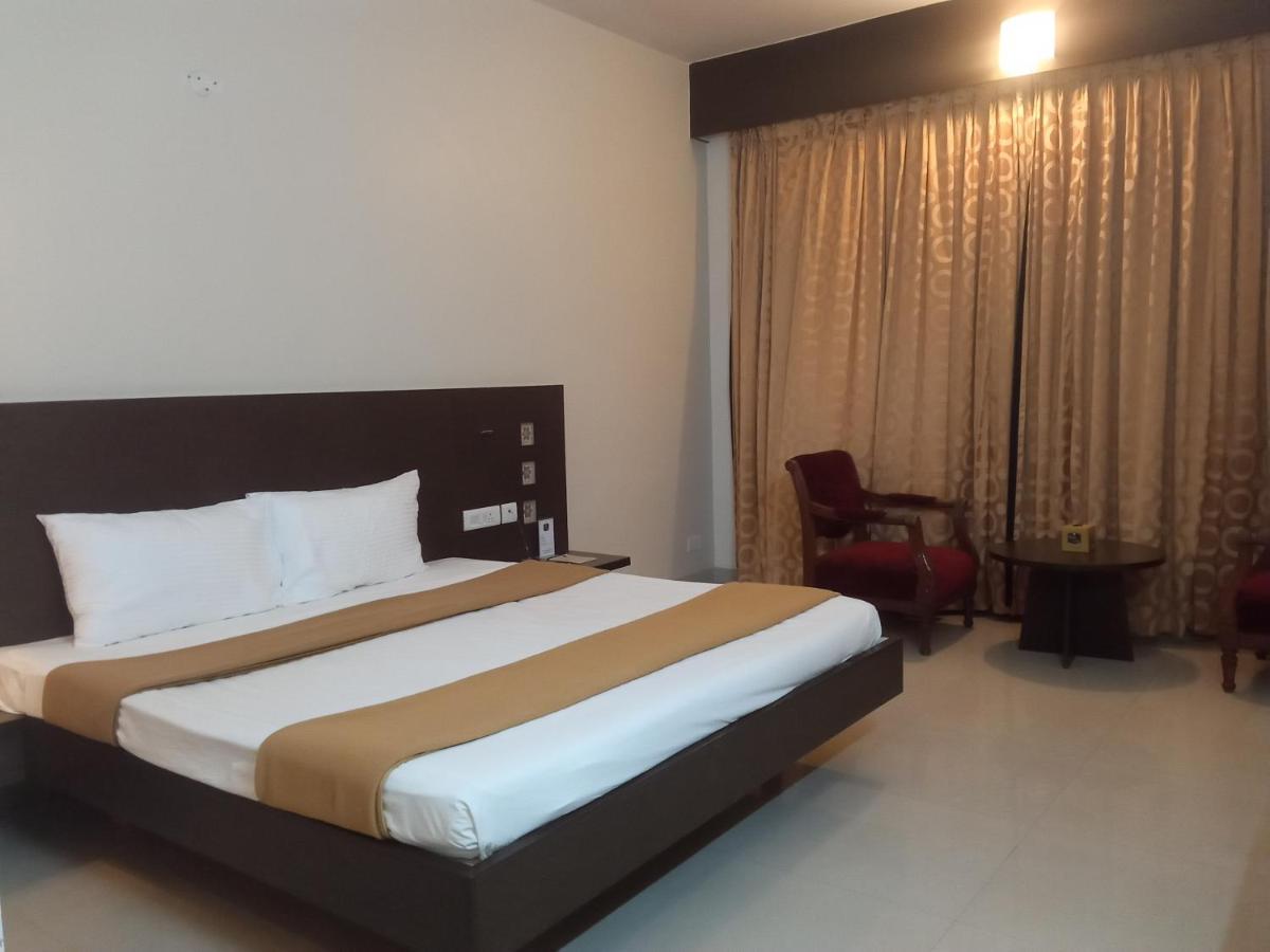 Rns One Hotel Subrahmanya ภายนอก รูปภาพ