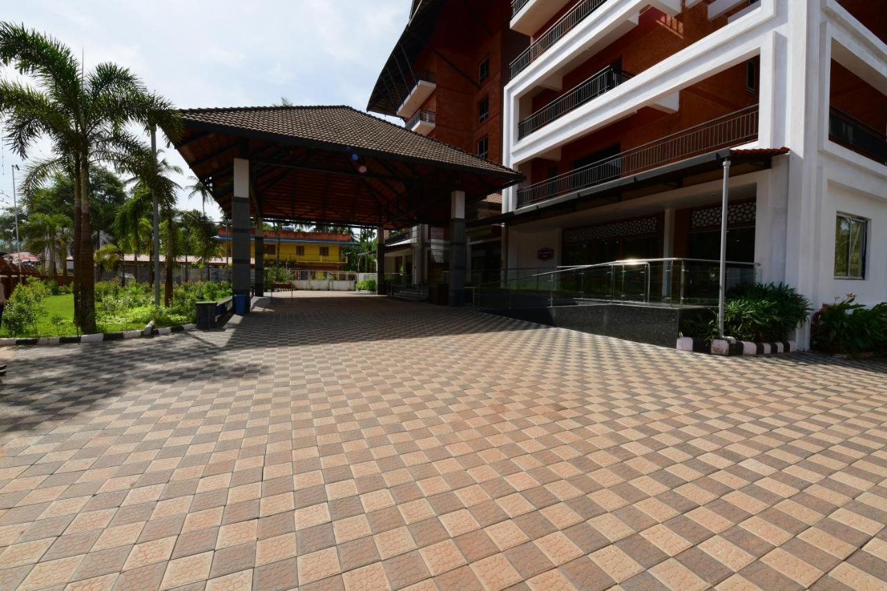 Rns One Hotel Subrahmanya ภายนอก รูปภาพ